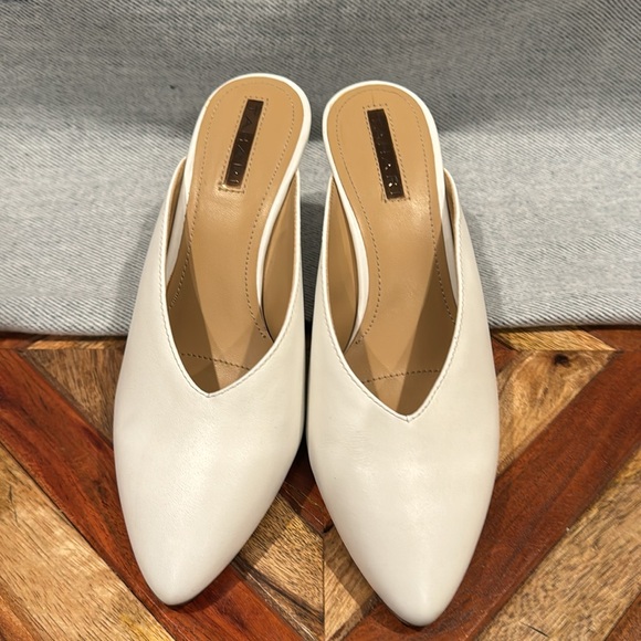 Tahari Weston White Leather Mule - Size 8M - Picture 4 of 7